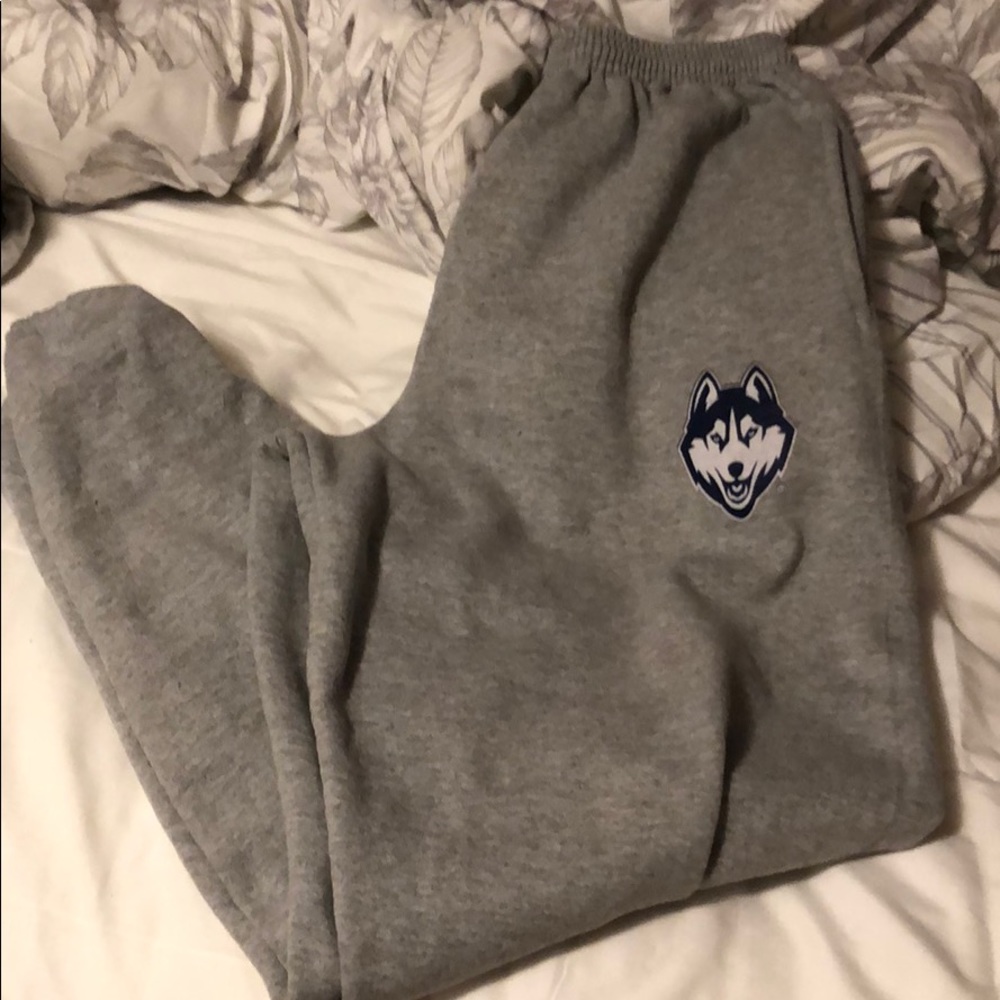 UCONN sweatpants